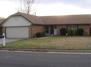 405 Conestoga Dr, Yukon, OK 73099