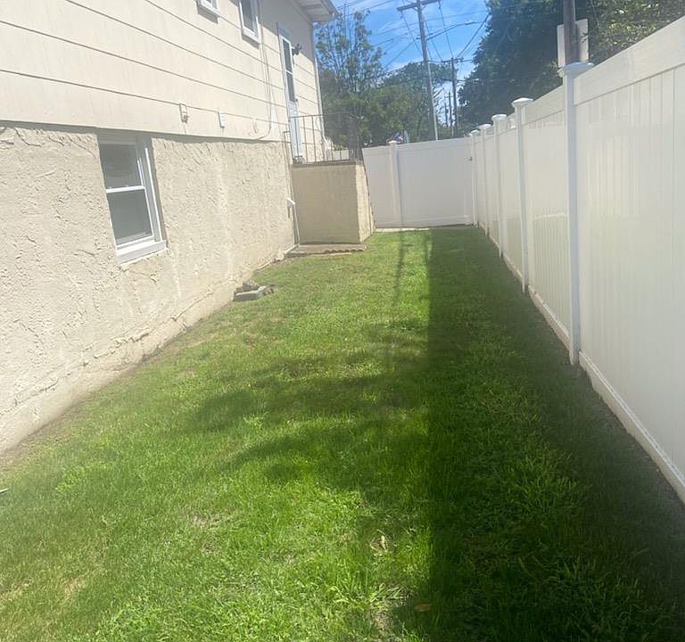 2nd image of 3250 Messick Avenue