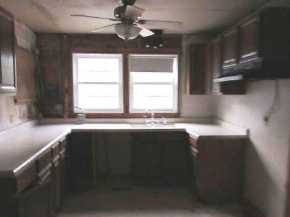 5th image of 2863 Gibson St