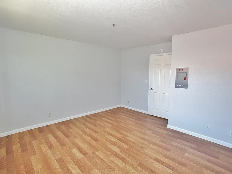 1821 Hill Ave #1 — Photo 12