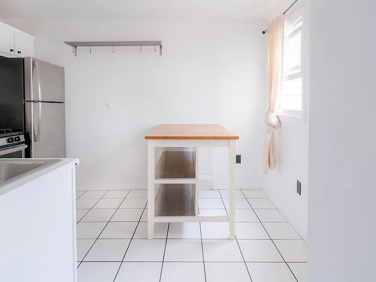 421 E Flora St — Photo 4