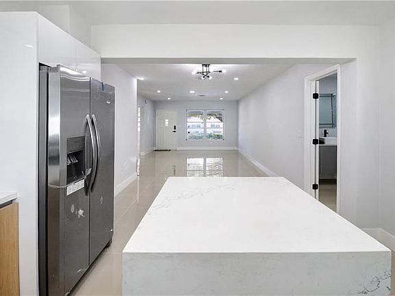 5th image of 2463 Lincoln St #1A