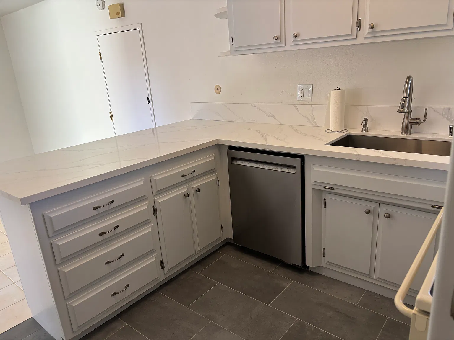 8751 Fallbrook Way — Photo 2