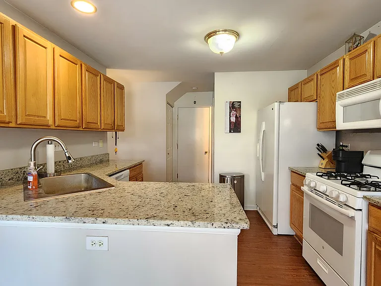 301 Wedgewood Cir #301 — Photo 15
