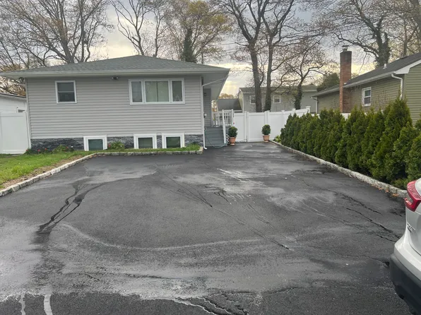 (undisclosed Address), Shirley, NY 11967
