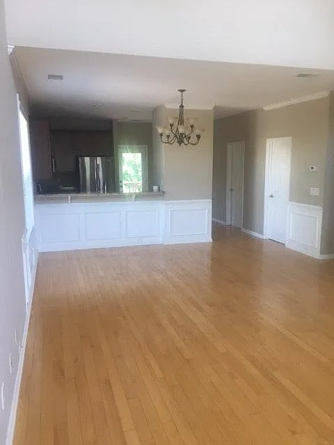 4 bed, 2024 sqft, $3,600 — Photo 4