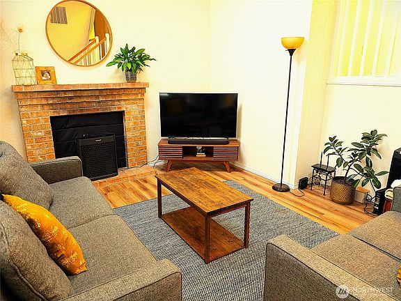 2nd image of 3928 Sidney Street Ct SE
