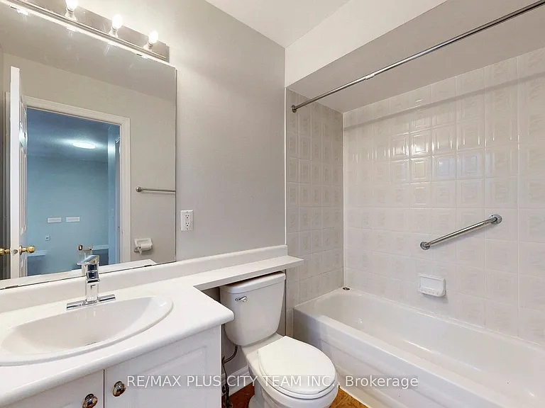 4 Slessor Ln — Photo 21
