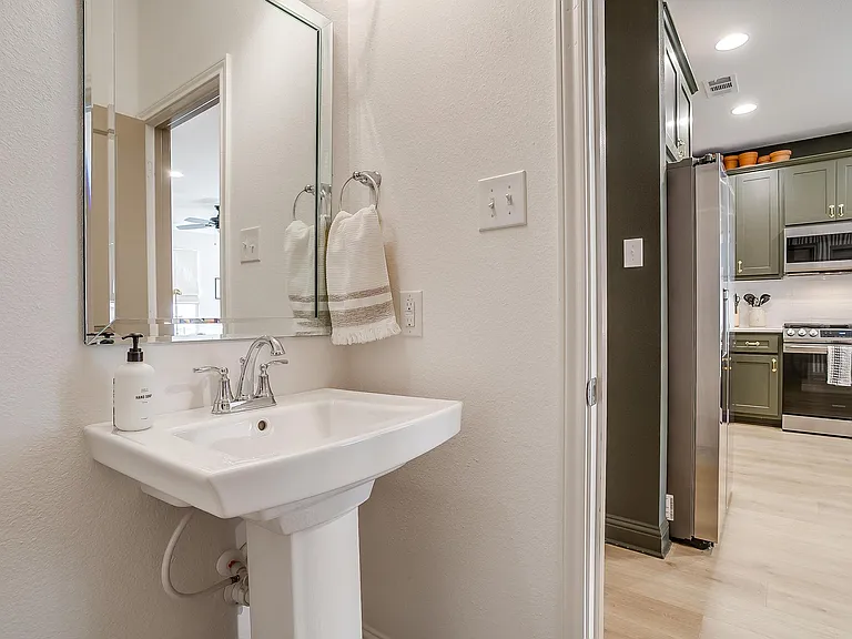 215 Athenia Dr — Photo 11