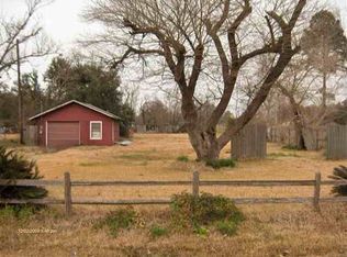 6610 Howe St, Groves, TX 77619