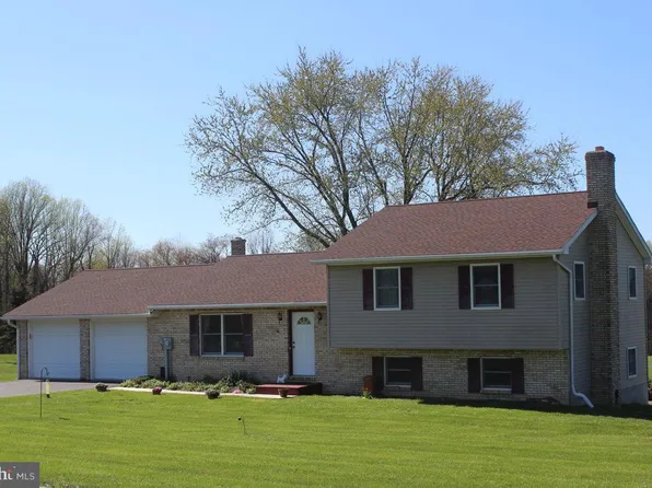 221 W Woodbine Rd, Fawn Grove, PA 17321