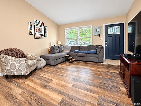 3rd image of 1835 Glenmoor Rd