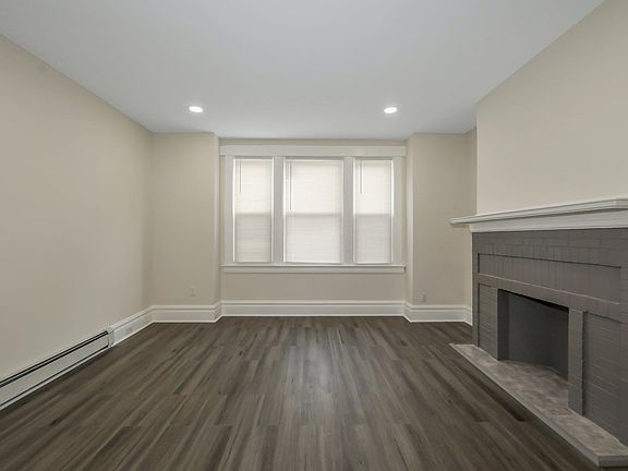 3rd image of 222 Myrtle Ave Floor 1