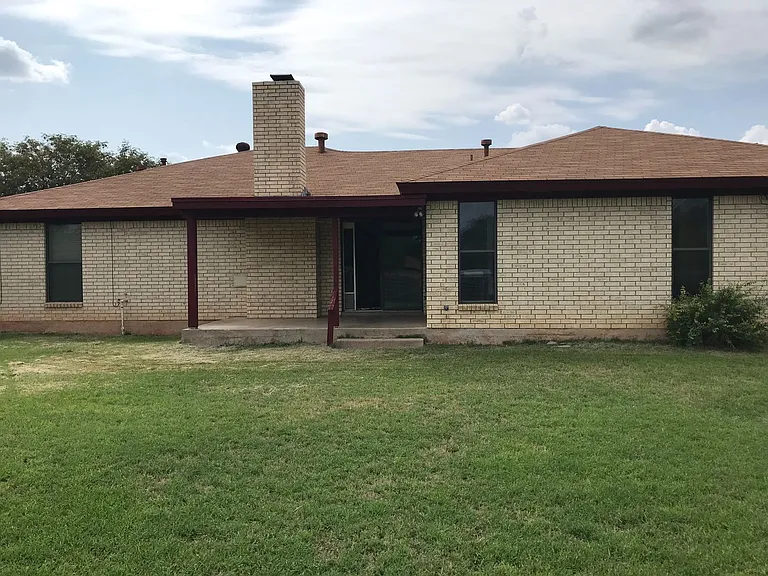 5225 Hunters Cir — Photo 10