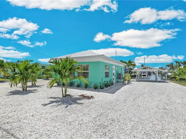 2471 Oleander St, Saint James City, FL 33956