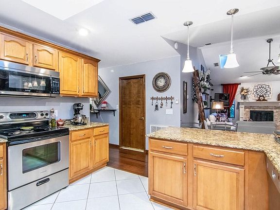 2nd image of 405 Bayfield Dr