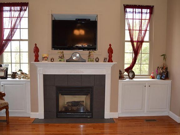 5th image of 815 Thomas Ct