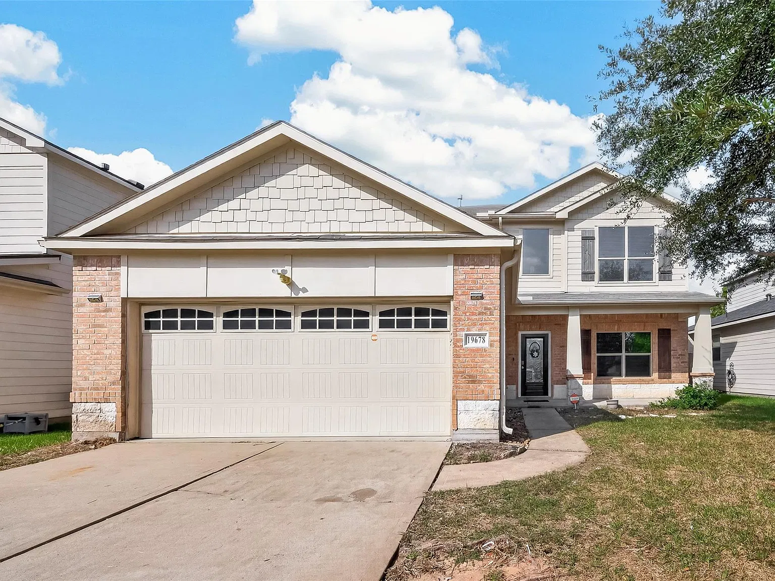 4 bed, 3.5 bath, 2700 sqft, $2,600 — Photo 1