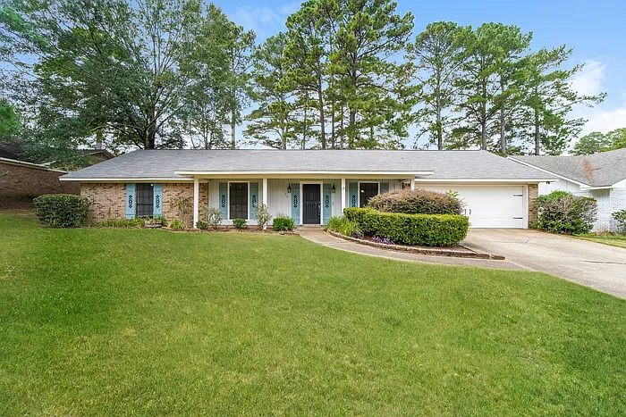 3 bed, 2.0 bath, 1804 sqft, $2,045 — Photo 1