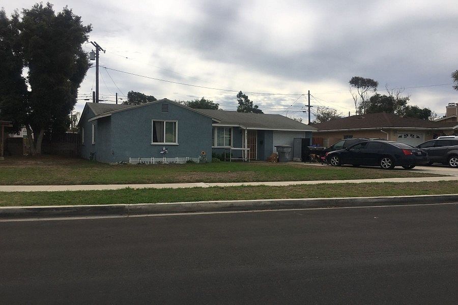 1st image of 902 Evergreen Ln
