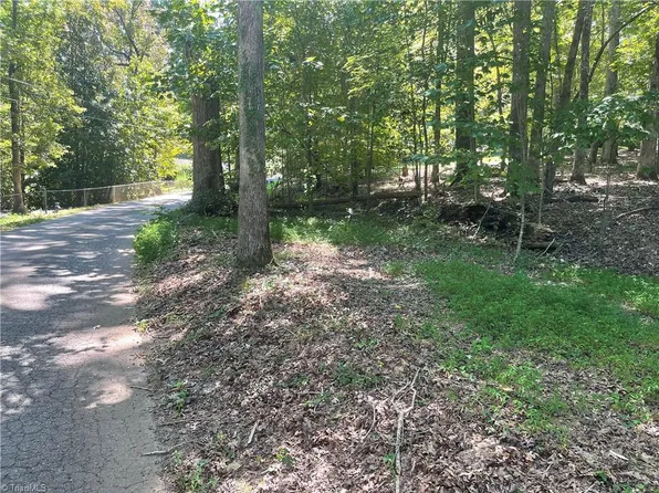 Ridgeway Dr, Pfafftown, NC 27040