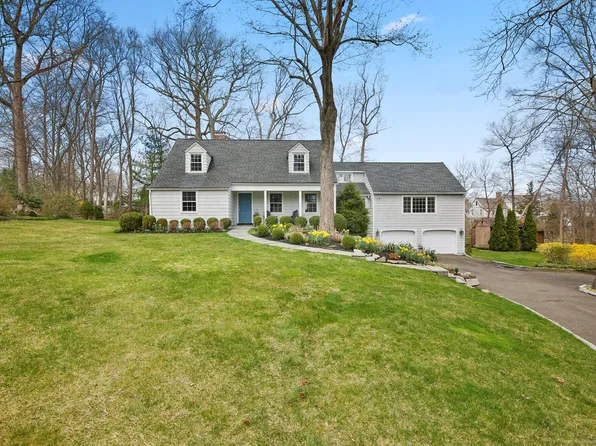32 Kelley Green, New Canaan, CT 06840