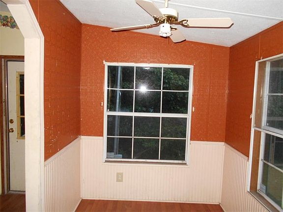 4th image of 3711 Hollow Creek Dr