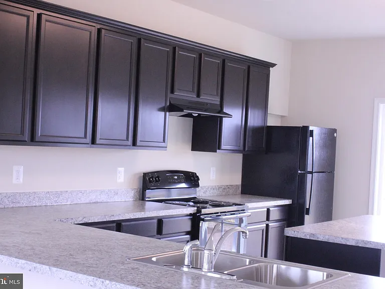 232 Parkland Dr — Photo 4