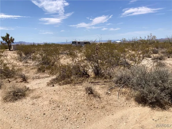 14337 S Calva Rd, Yucca, AZ 86438