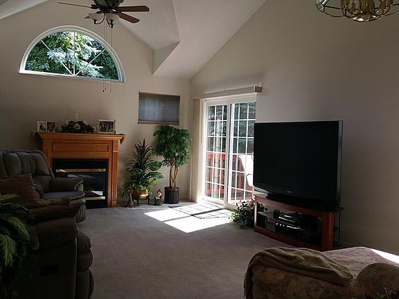 3rd image of 6820 Laurel Trce