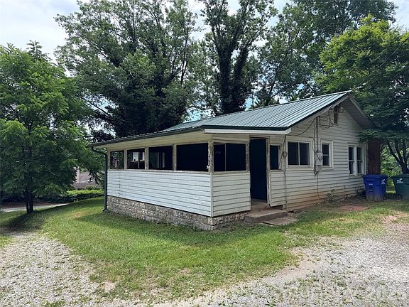 5th image of 400 & 402 Sharon Rd