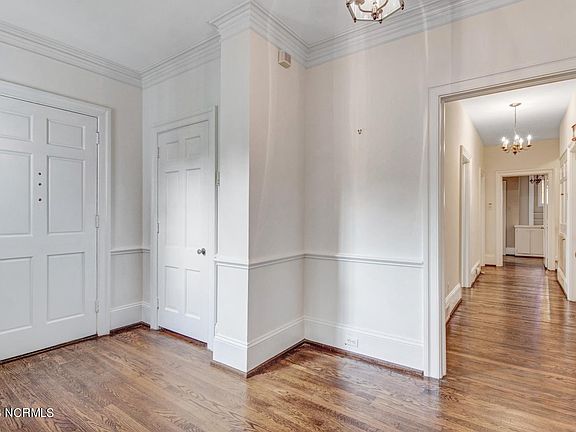 4th image of 301 S Linwood Avenue