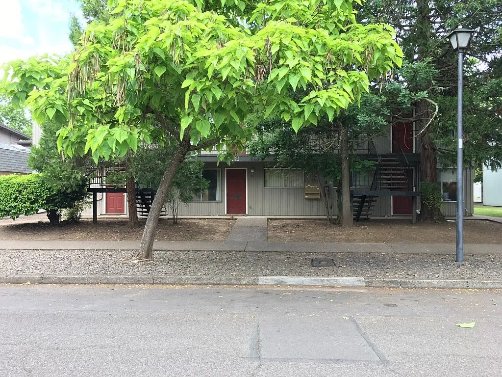(CAM 8) ~ Spacious 1-bedroom Unit near Campus — Photo 2