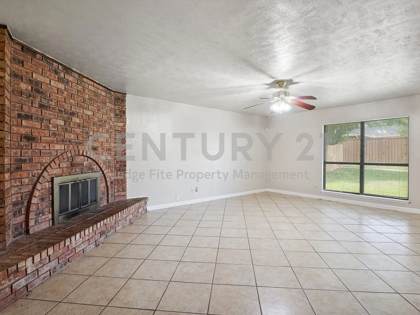 Lovely 3/2/1 Nestled On Corner Lot In Cedar Hill Isd Ready For Immediate Occupancy! — Photo 4