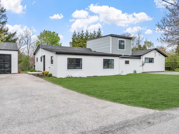 142 Honeyman Ave, Middletown, RI 02842