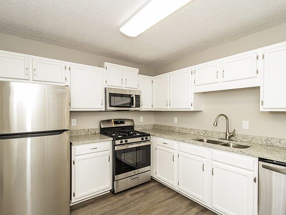 3rd image of 21 Bedford Ct