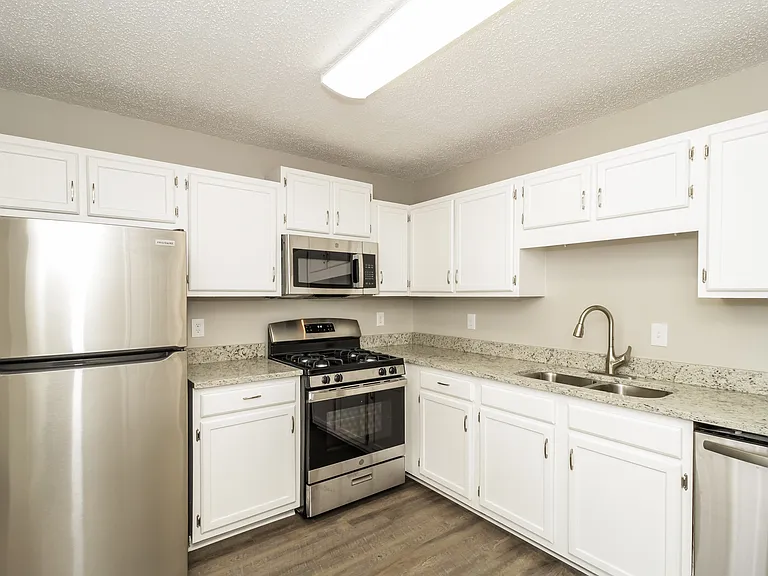 21 Bedford Ct — Photo 3