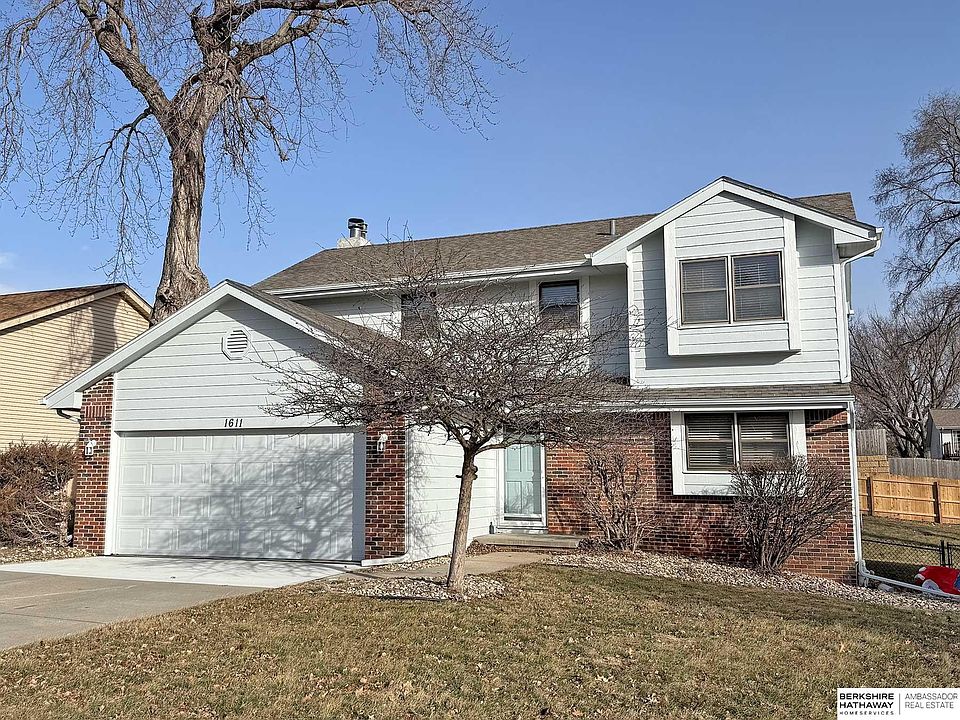 1st image of 1611 S 168th Ave