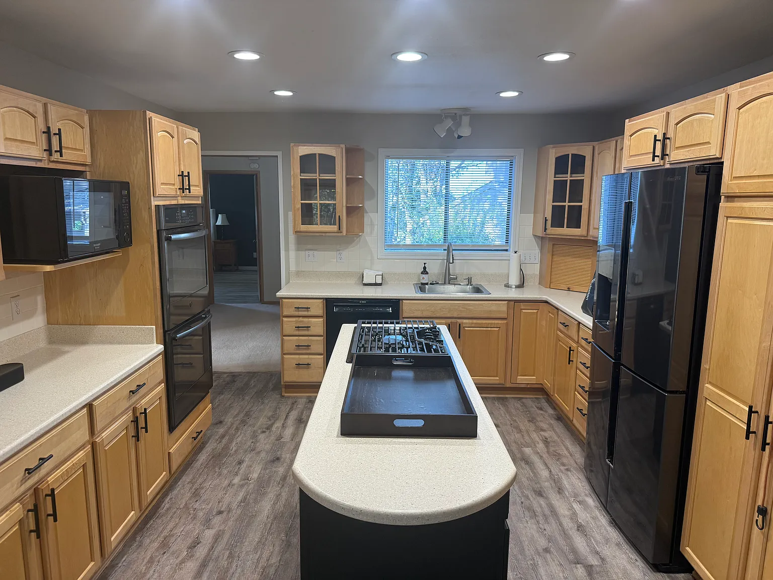 2 bed, 2.5 bath, 1915 sqft, $3,200 — Photo 3
