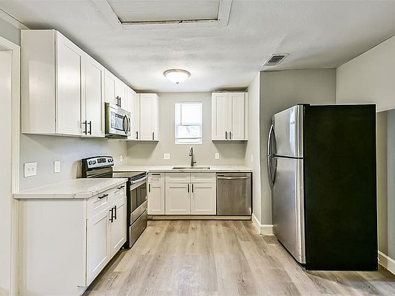 5th image of 4318 1st St #B