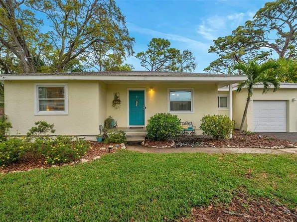 7 Belle Meade Cir, Largo, FL 33770