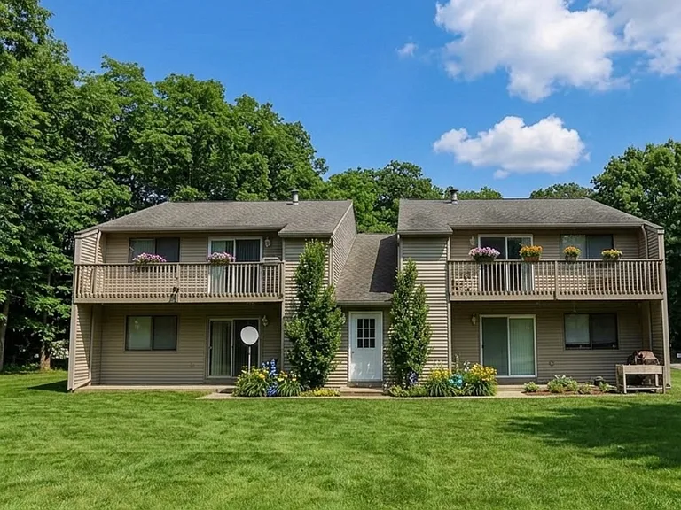 15528 Clovernook Dr #B — Photo 1