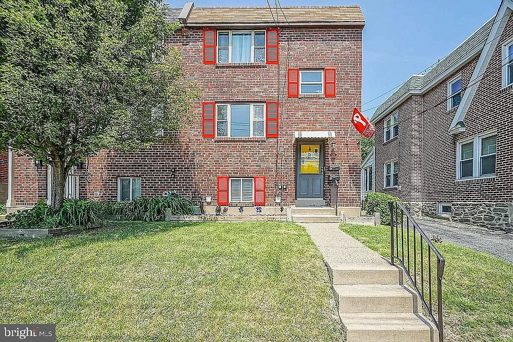 2 bed, 1.0 bath, 1640 sqft, $1,500 — Photo 1