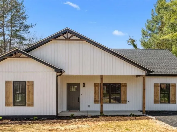 1368 Hickory Cove Ln, Moneta, VA 24121