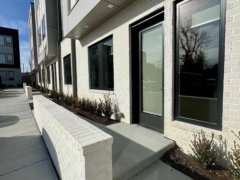 1108 Castle St #106 — Photo 2