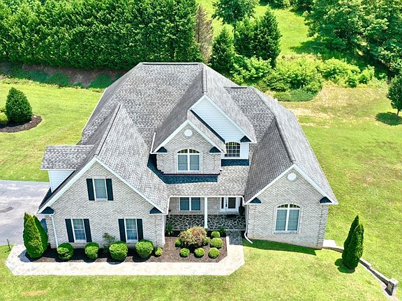 2nd image of 105 Kensington Ct
