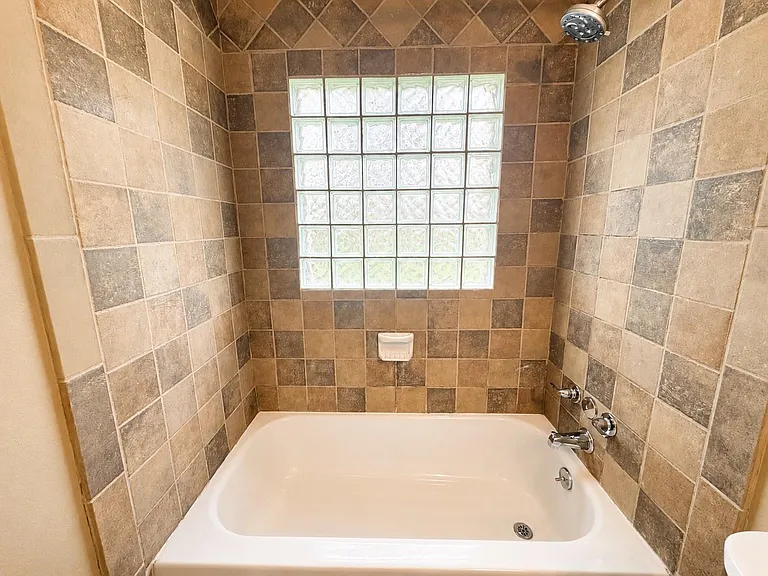 6605 Westview Dr — Photo 11