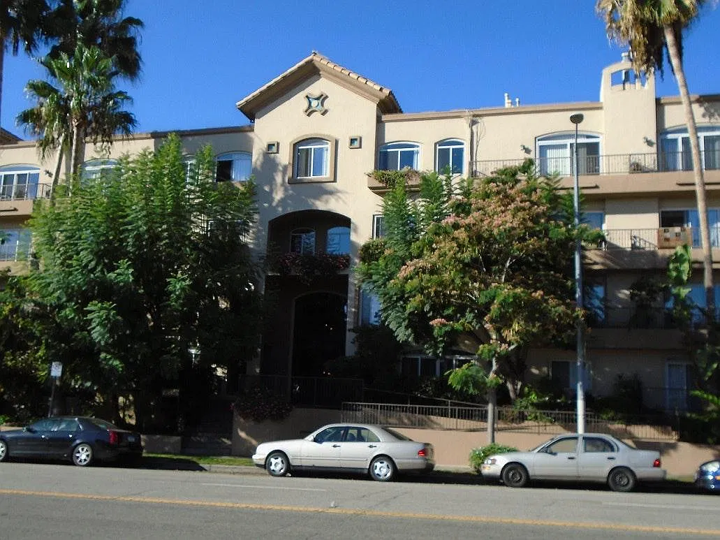 1255 Federal Ave — Photo 2