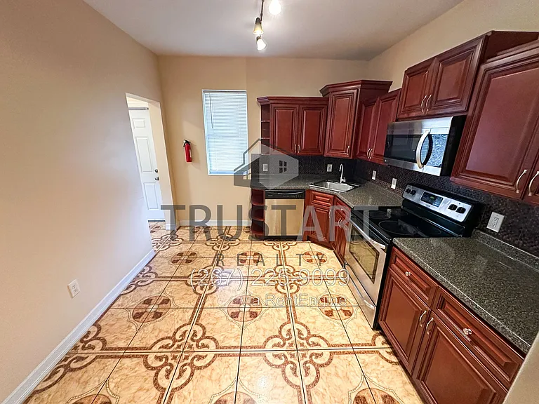 6908 Old York Rd — Photo 4