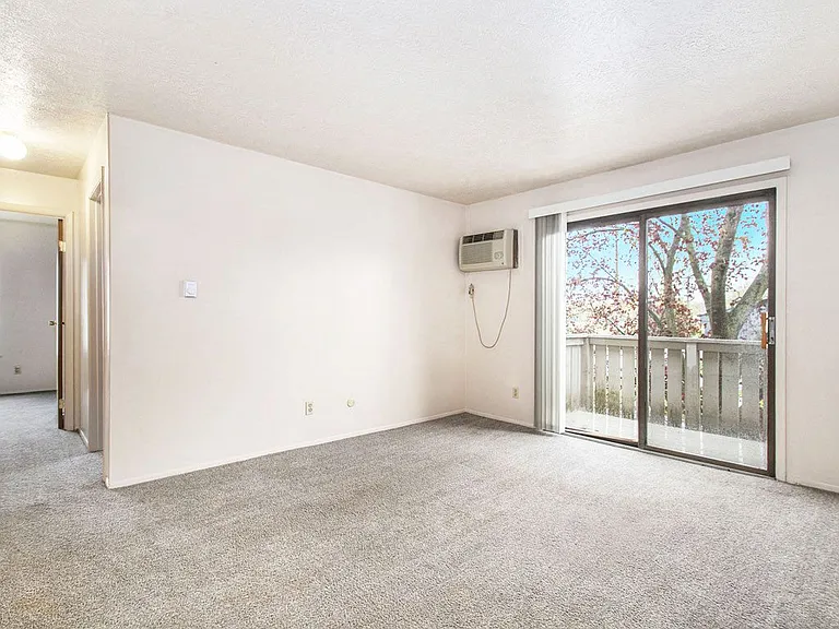 Hickory Village Apartments — Photo 12